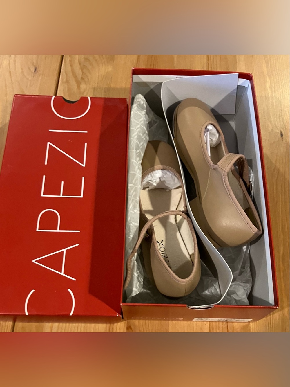 NEW 3800 Capezio Beige/Tan Leather Mary Jane Tap Shoes Size 3.5